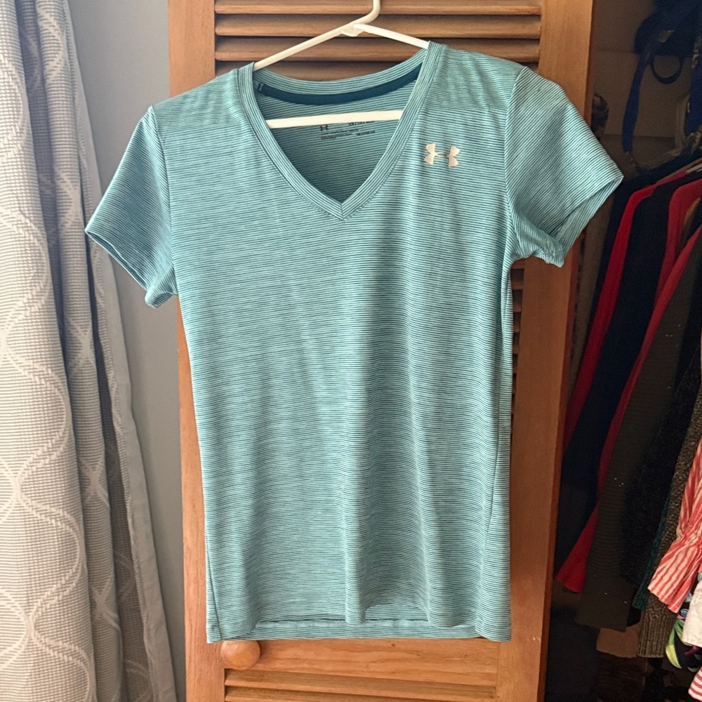 Under Armour Women's Aqua V-Neck Tee